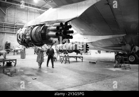 TransWorld Airlines Boeing 707-Triebwerke sind am 28. April 1959 an einem Hänger am Flughafen Idlewild freigelegt. Stockfoto