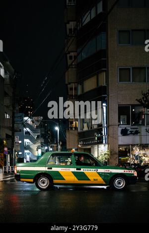 Taxi bei Nacht | Tokio, Japan 2023 Stockfoto