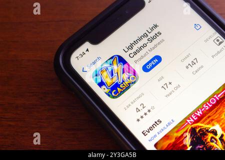 Die Lightning Link Casino-App wird im App Store angezeigt. Lightning Link Casino ist eine kostenlose Social Casino Spielautomat-App, die von Product Madness entwickelt wurde Stockfoto