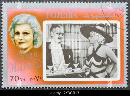 Gestempelte Briefmarke von Fujairah (Fujeira), die Filmstar Jean Harlow, um 1972 zeigt. Stockfoto