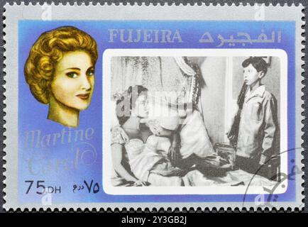 Gestempelte Briefmarke von Fujairah (Fujeira), die Filmstar Martine Carol, um 1972 zeigt. Stockfoto