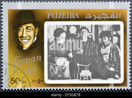 Gestempelte Briefmarke von Fujairah (Fujeira), die Filmstar Fernandel zeigt, um 1972. Stockfoto