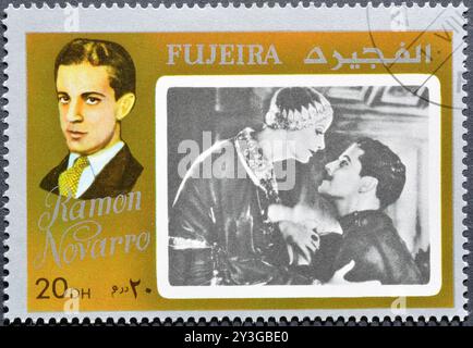 Gestempelte Briefmarke von Fujairah (Fujeira), die Filmstar Ramon Novarro zeigt, um 1972. Stockfoto