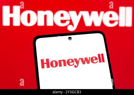 September 2024, Paraguay. In dieser Fotoabbildung wird das Honeywell International Inc.-Logo auf einem Smartphone-Bildschirm angezeigt (Foto von /SIPA USA) *** ausschließlich für redaktionelle Nachrichten *** Credit: SIPA USA/Alamy Live News Stockfoto