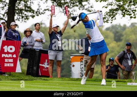 Gainesville, Va, USA. September 2024. Die CELINE BOUTIER von Team Europe schlägt während der morgendlichen Spiele am ersten Tag des Solheim Cup 2024 im Robert Trent Jones Golf Club auf dem 10. Loch ab. (Kreditbild: © Robert Blakley/ZUMA Press Wire) NUR REDAKTIONELLE VERWENDUNG! Nicht für kommerzielle ZWECKE! Stockfoto