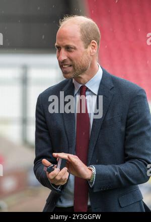 Llanelli, Wales Vereinigtes Königreich 10. September 2024 HRH der Prince of Wales besucht Parc y Scarlets, Heimstadion der Scarlets Rugby Union-Mannschaft bei einem Besuch in Llanelli, Wales Stockfoto