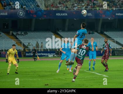 Kalkutta, Indien. September 2024. Mohun Bagan Super Giant und Mumbai City FC starten ihre Indian Super League-Kampagne mit 2-2 Unentschieden im ersten Spiel der ISL Saison 11 (2024:25) im Salt Lake Stadion (Vivekananda Yuva Bharati Krirangan). (Foto von Amlan Biswas/Pacific Press) Credit: Pacific Press Media Production Corp./Alamy Live News Stockfoto