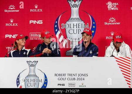 Gainesville, Va, USA. September 2024. SARAH SCHMELZEL spricht auf der Pressekonferenz nach dem Spiel am ersten Tag des Solheim Cup 2024. (Kreditbild: © Robert Blakley/ZUMA Press Wire) NUR REDAKTIONELLE VERWENDUNG! Nicht für kommerzielle ZWECKE! Stockfoto