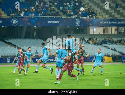 Kalkutta, Westbengalen, Indien. September 2024. Mohun Bagan Super Giant und Mumbai City FC starten ihre Indian Super League-Kampagne mit 2-2 Unentschieden im ersten Spiel der ISL Saison 11 (2024-25) im Salt Lake Stadion (Credit Image: © Amlan Biswas/Pacific Press via ZUMA Press Wire). Nicht für kommerzielle ZWECKE! Stockfoto