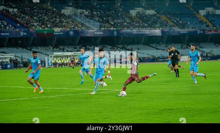 Kalkutta, Westbengalen, Indien. September 2024. Mohun Bagan Super Giant und Mumbai City FC starten ihre Indian Super League-Kampagne mit 2-2 Unentschieden im ersten Spiel der ISL Saison 11 (2024-25) im Salt Lake Stadion (Credit Image: © Amlan Biswas/Pacific Press via ZUMA Press Wire). Nicht für kommerzielle ZWECKE! Stockfoto