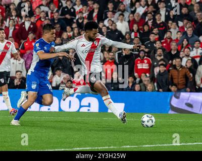 Ende des Abgleichs. River gewann gegen Atletico Tucuman mit 4:1. Das nächste Date trifft Boca Juniors in einer neuen Ausgabe des argentinischen Super Clasico. Tore von Gonzalez Pires, Borja, Colidio und Meza. Der Club Atletico River Plate liegt gegenüber Atletico Tucumán im Mas Monumental Stadion in Núñez, Buenos Aires. Das 14. Datum der AFA Professional Soccer League wird nach dem FIFA-Datum der Südamerika-Qualifikation 2026 fortgesetzt. @Facamorales nur redaktionelle Verwendung Credit: Facundo Morales/Alamy Live News Stockfoto