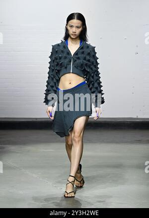 LONDON, GROSSBRITANNIEN. September 2024. Chet Lo SS25 Runway Show in 180 Strand, Strand, London, UK. (Foto von 李世惠/siehe Li/Picture Capital) Credit: Siehe Li/Picture Capital/Alamy Live News Stockfoto