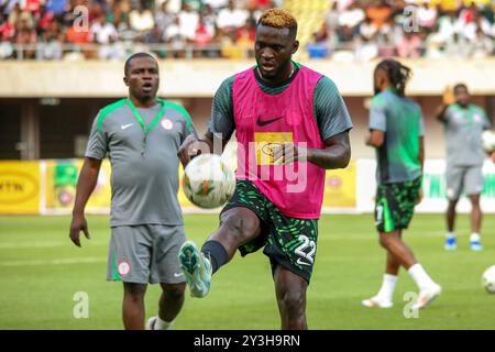 UYO, NIGERIA - 7. SEPTEMBER: Boniface Victor Okoh aus Nigeria beim Qualifikationsspiel des Afrikapokals 2025 {AFCON} zwischen Nigeria und Beni Stockfoto