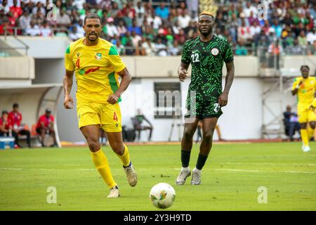 UYO, NIGERIA - SEPTEMBER 07: Boniface Victor Okoh aus Nigeria und Cedric Yannick Senami Hountodji aus Benin während des Afrika-Cup 2025 {AF Stockfoto