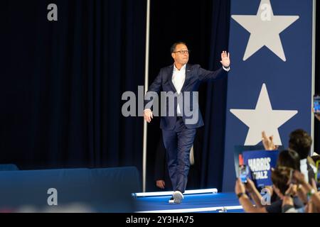 Wilkes Barre, USA. September 2024. Der Gouverneur von Pennsylvania, Josh Shapiro, kämpfte am 13. September 2024 für Kamala Harris für den Präsidenten des Wilkes University McHale Athletic Center in Wilkes-Barre, PA. (Foto: Lev Radin/SIPA USA) Credit: SIPA USA/Alamy Live News Stockfoto