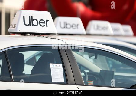 Krakau, Polen. September 2024. Das Uber-Logo ist auf der Tuning Show Expo in Krakau, Polen, am 8. September 2024 zu sehen. (Foto: Klaudia Radecka/NurPhoto) Credit: NurPhoto SRL/Alamy Live News Stockfoto