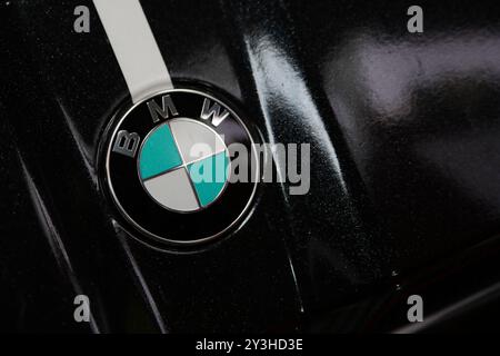 Krakau, Polen. September 2024. Das BMW Logo ist auf der Tuning Show Expo in Krakau, Polen, am 8. September 2024 zu sehen. (Foto: Klaudia Radecka/NurPhoto) Credit: NurPhoto SRL/Alamy Live News Stockfoto