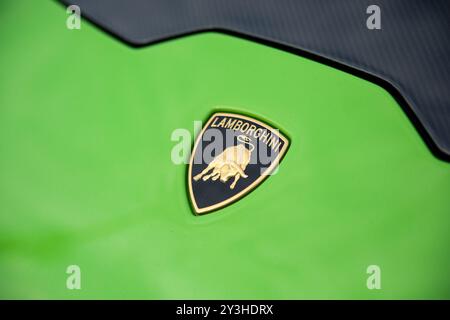 Krakau, Polen. September 2024. Das Lamborghini-Logo ist auf der Tuning Show Expo in Krakau, Polen, am 8. September 2024 zu sehen. (Foto: Klaudia Radecka/NurPhoto) Credit: NurPhoto SRL/Alamy Live News Stockfoto