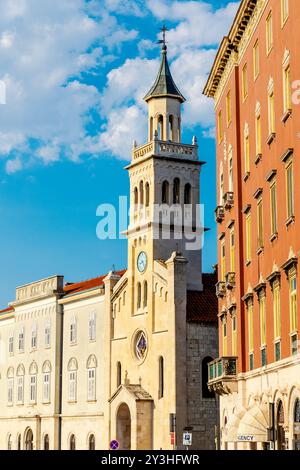 Außenseite der Kirche und des Konvents des Heiligen Franziskus, Split, Kroatien Stockfoto