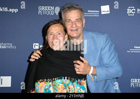 Heinrich Schafmeister mit Ehefrau Jutta Schafmeister bei der Verleihung des Deutschen Schauspielpreises 2024 im Club Theater Berlin. Berlin, 13.09.2024 *** Heinrich Schafmeister mit seiner Frau Jutta Schafmeister bei der Verleihung des Deutschen Schauspielpreises 2024 im Club Theater Berlin Berlin, 13 09 2024 Foto:XF.xKernx/xFuturexImagex Schauspielpreis 4515 Stockfoto