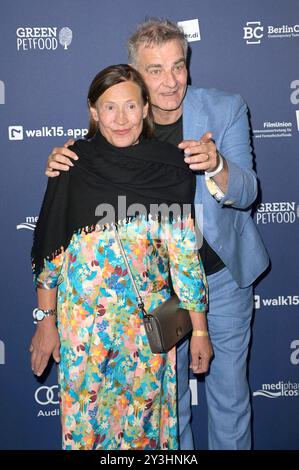 Heinrich Schafmeister mit Ehefrau Jutta Schafmeister bei der Verleihung des Deutschen Schauspielpreises 2024 im Club Theater Berlin. Berlin, 13.09.2024 *** Heinrich Schafmeister mit seiner Frau Jutta Schafmeister bei der Verleihung des Deutschen Schauspielpreises 2024 im Club Theater Berlin Berlin, 13 09 2024 Foto:XF.xKernx/xFuturexImagex Schauspielpreis 4514 Stockfoto
