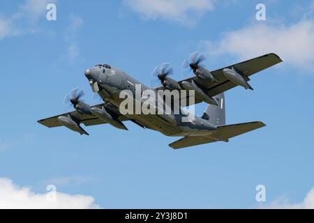 USAF Special Ops Lockheed Martin Hercules MC130 Flugzeug der 67th Squadron verlässt die RAF Fairford in Südengland nach dem RIAT Stockfoto