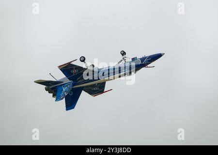 Die Royal Canadian Air Force CF-188 Hornet 774 der 425 Tactical Fighter Squadron präsentiert sich beim Royal International Air Tattoo Stockfoto