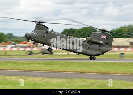 Boeing Chinook Dual Rotor Heavy Lift Hubschrauber ZH902 von 18 Squadron die britische Royal Air Force landet auf dem RIAT Stockfoto