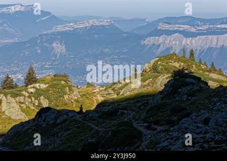 Berglandschaft am Morgen Lichter von den Hängen des Belledonne Gebirges in den französischen alpen Stockfoto