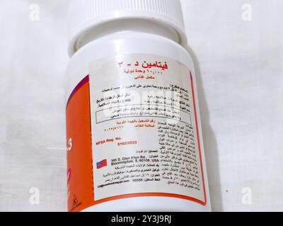 Kairo, Ägypten, 3. September 2024: Hochwirksames Vitamin D-3 10000 IE Softgels, Nahrungsergänzungsmittel, für Knochen, Immungesundheit, unterstützt gesunde Zähne und PR Stockfoto