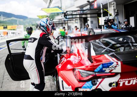 Oyama, Japon. September 2024. BMW M Team WRT Pitstop, arrêt aux steht während der 6 Stunden von Fuji 2024, 7. Runde der FIA Langstrecken-Weltmeisterschaft 2024, vom 13. Bis 15. September 2024 auf dem Fuji Speedway in Oyama, Shizuoka, Japan - Foto Charly Lopez/DPPI Credit: DPPI Media/Alamy Live News Stockfoto