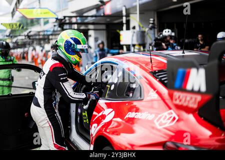 Oyama, Japon. September 2024. BMW M Team WRT Pitstop, arrêt aux steht während der 6 Stunden von Fuji 2024, 7. Runde der FIA Langstrecken-Weltmeisterschaft 2024, vom 13. Bis 15. September 2024 auf dem Fuji Speedway in Oyama, Shizuoka, Japan - Foto Charly Lopez/DPPI Credit: DPPI Media/Alamy Live News Stockfoto