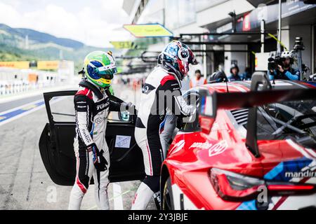 Oyama, Japon. September 2024. BMW M Team WRT Pitstop, arrêt aux steht während der 6 Stunden von Fuji 2024, 7. Runde der FIA Langstrecken-Weltmeisterschaft 2024, vom 13. Bis 15. September 2024 auf dem Fuji Speedway in Oyama, Shizuoka, Japan - Foto Charly Lopez/DPPI Credit: DPPI Media/Alamy Live News Stockfoto