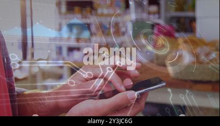 Bild der Datenverarbeitung und Scope-Scans über kaukasier mit Smartphone Stockfoto