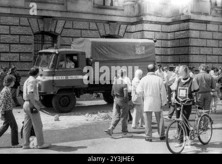 REKORDDATUM NICHT ANGEGEBEN Volkspolizei, Umgebung Leipziger und Potsdamer Platz, Berlin, Sommer 1990 *** Volkspolizei, Leipzig und Potsdamer Platz, Berlin, Sommer 1990 Stockfoto