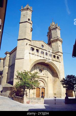 Fassade der Kirche San Andrés. Elciego, Provinz Alava, Baskisches Land, Spanien. Stockfoto