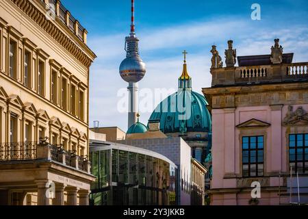 Berlin Mitte, Museumsinsel: Palais am Festungsgraben, Fernsehturm, Berliner Dom, Deutsches Historisches Museum DHM - 14.09.2024 Berlin Museumsinsel *** Berlin Mitte, Museumsinsel Palais am Festungsgraben, Fernsehturm, Berliner Dom, Deutsches Historisches Museum DHM 14 09 2024 Berliner Museumsinsel Stockfoto