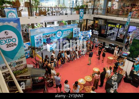 Ko Samui, Thailand - 11. Juli 2024: Eine lebendige Szene auf der Explorer Expo 2024 im Zentrum von Samui Stockfoto