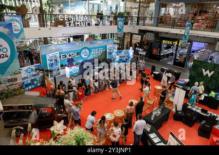 Ko Samui, Thailand - 11. Juli 2024: Eine lebendige Szene auf der Explorer Expo 2024 im Zentrum von Samui Stockfoto