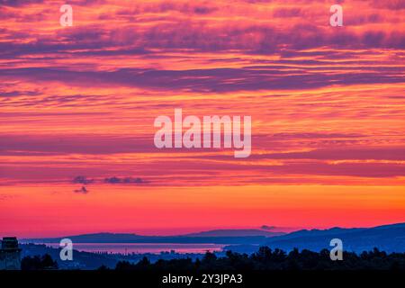 Sonnenaufgang in Yverdon-les-Bains, Waadt, Schweiz Stockfoto