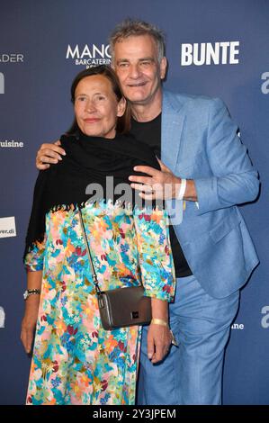 Heinrich Schafmeister mit Ehefrau Jutta Schafmeister bei der Verleihung des Deutschen Schauspielpreises 2024 im Club Theater Berlin. Berlin, 13.09.2024 *** Heinrich Schafmeister mit seiner Frau Jutta Schafmeister bei der Verleihung des Deutschen Schauspielpreises 2024 im Club Theater Berlin Berlin, 13 09 2024 Foto:Xn.xKubelkax/xFuturexImagex Schauspielpreis 4855 Stockfoto