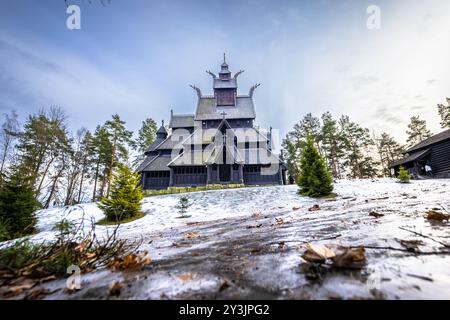 Oslo - 11. Februar 2023: Die epische mittelalterliche Gol Stave Kirche im Freilichtmuseum von Oslo, Norwegen Stockfoto