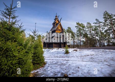 Oslo - 11. Februar 2023: Die epische mittelalterliche Gol Stave Kirche im Freilichtmuseum von Oslo, Norwegen Stockfoto