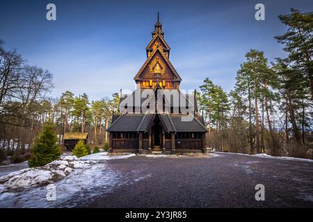 Oslo - 11. Februar 2023: Die epische mittelalterliche Gol Stave Kirche im Freilichtmuseum von Oslo, Norwegen Stockfoto