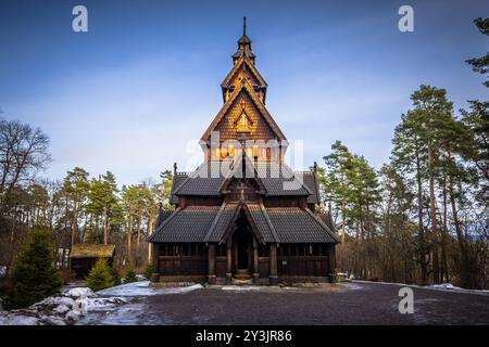 Oslo - 11. Februar 2023: Die epische mittelalterliche Gol Stave Kirche im Freilichtmuseum von Oslo, Norwegen Stockfoto