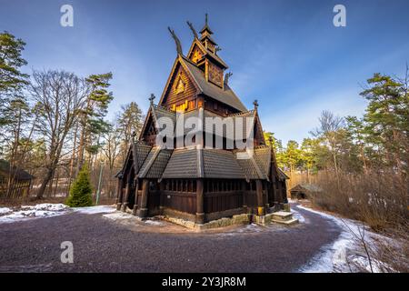 Oslo - 11. Februar 2023: Die epische mittelalterliche Gol Stave Kirche im Freilichtmuseum von Oslo, Norwegen Stockfoto