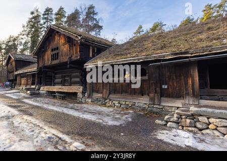 Oslo - 11. Februar 2023: Traditionelle skandinavische Gebäude im Oslo Open Air Museum in Oslo, Norwegen Stockfoto