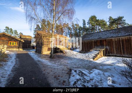 Oslo - 11. Februar 2023: Traditionelle skandinavische Gebäude im Oslo Open Air Museum in Oslo, Norwegen Stockfoto