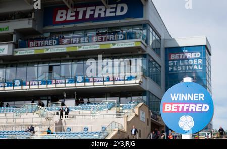 Doncaster, Großbritannien, Samstag, den 14. September 2024; die Siegeranlage auf der Doncaster Racecourse ist bereit für das Hauptereignis, die Betfred St Leger Stakes. Credit JTW equine Images / Alamy. Stockfoto