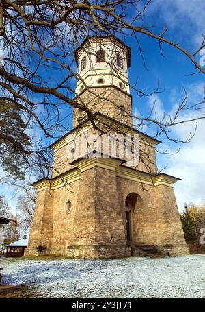 Aussichtsturm von Babylon in der Nähe der Stadt Namest nad Oslavou, geodätischer Punkt für Karten aus der Zeit des österreichisch-ungarischen Reiches, Südmähren, Tschechische Republik Stockfoto